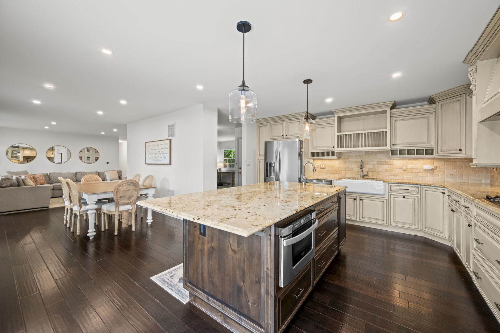 1005 W Firestone Drive, Hoffman Estates, IL 60192