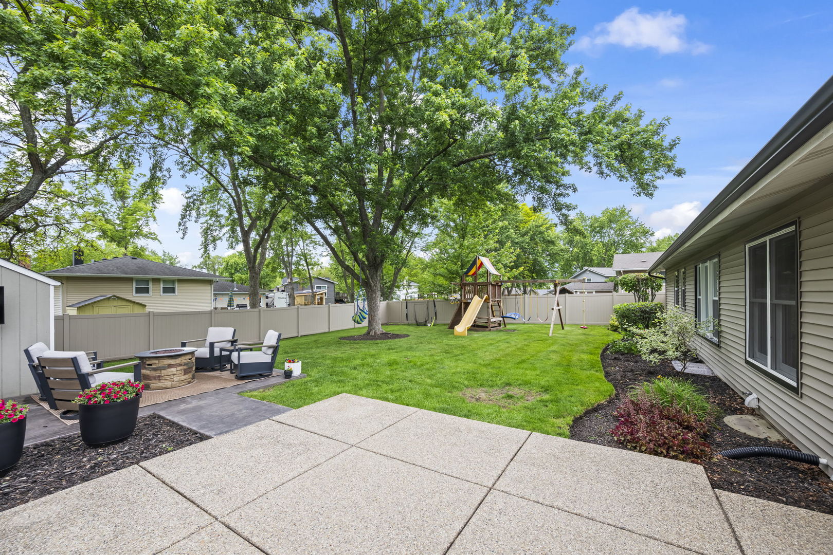 1005 W Firestone Drive, Hoffman Estates, IL 60192