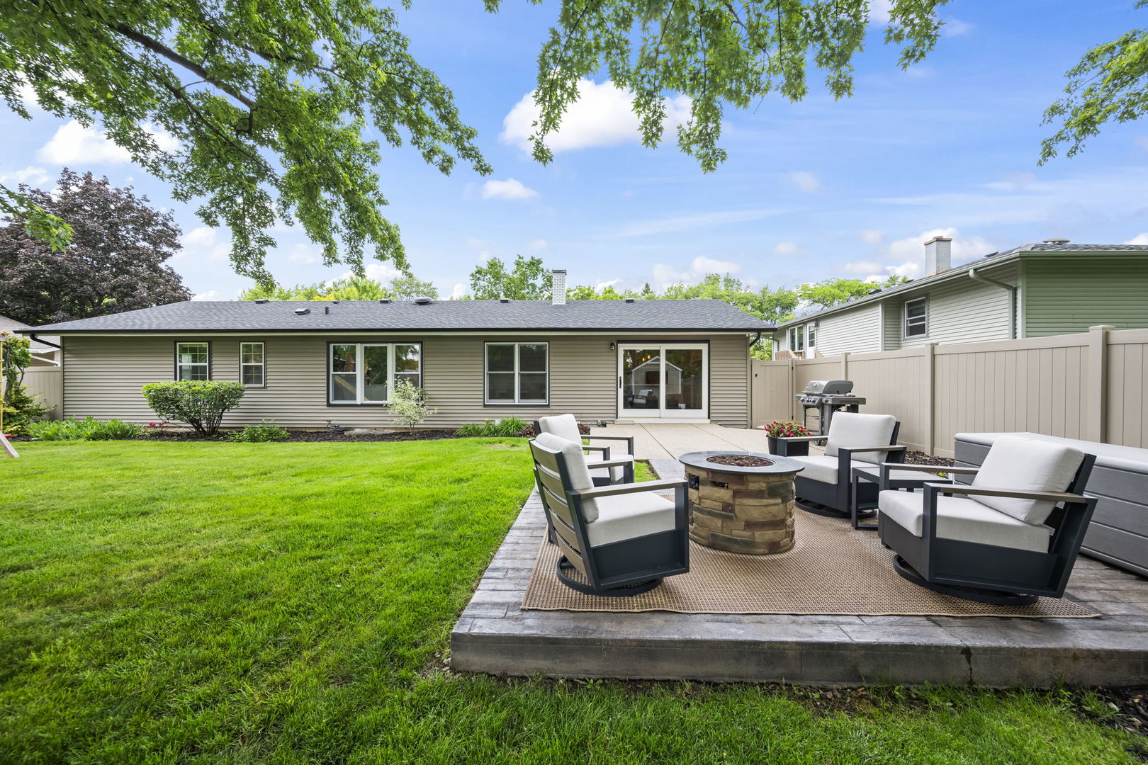 1005 W Firestone Drive, Hoffman Estates, IL 60192