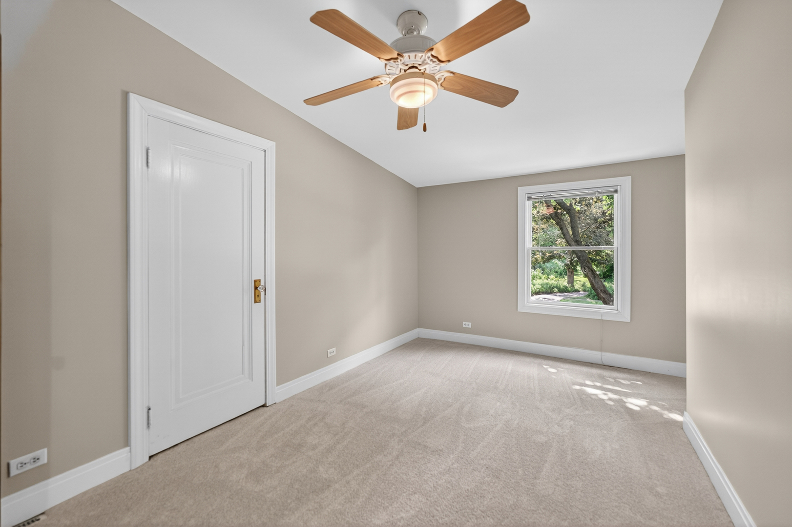 433 S Euclid Avenue, Villa Park, IL 60181