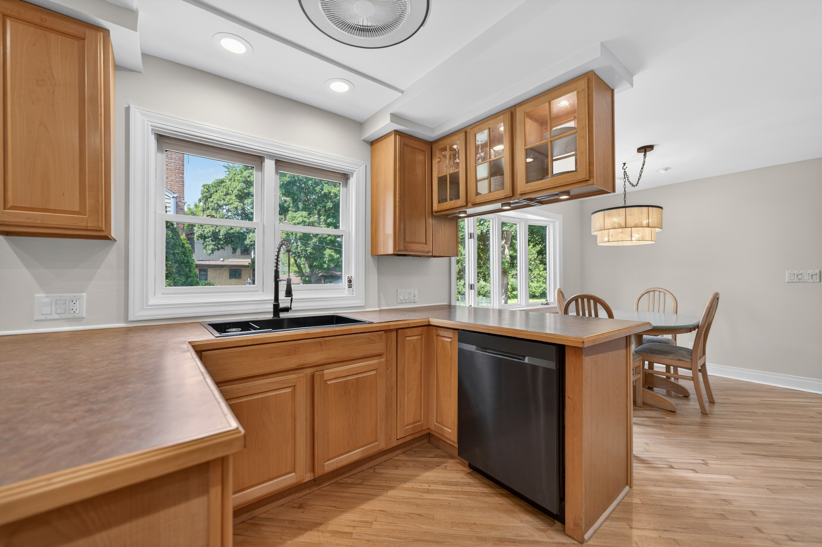 433 S Euclid Avenue, Villa Park, IL 60181