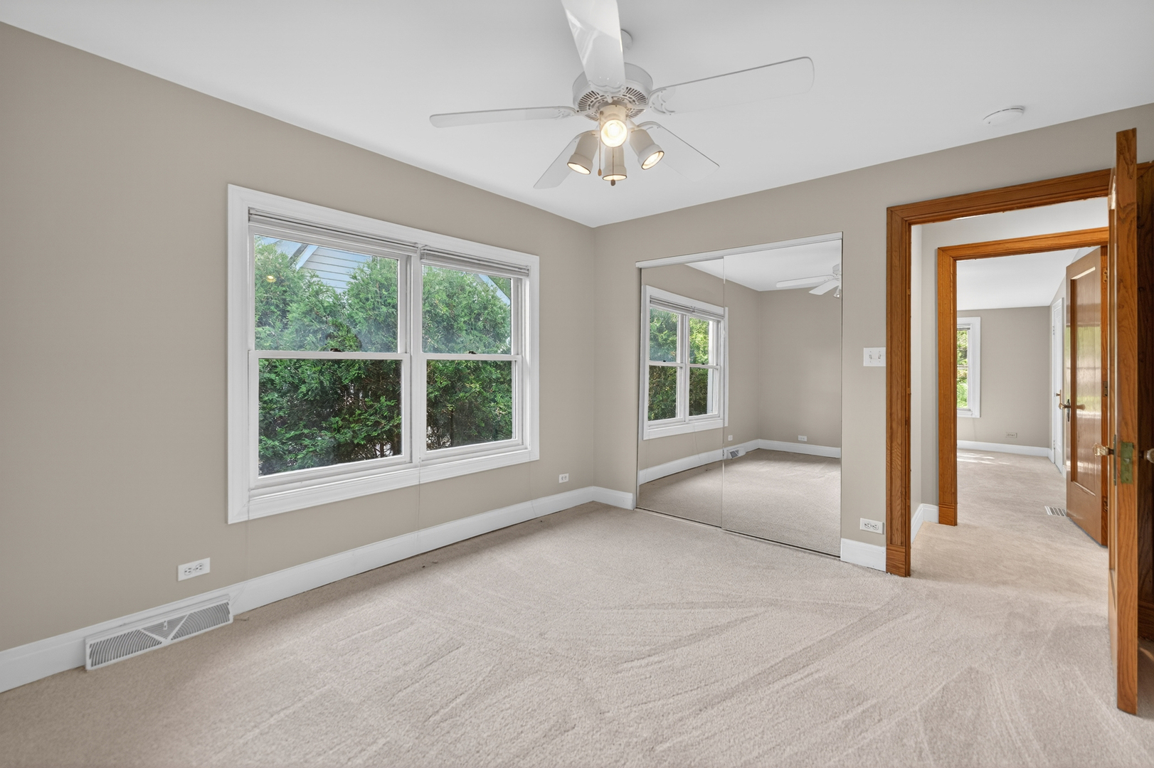 433 S Euclid Avenue, Villa Park, IL 60181