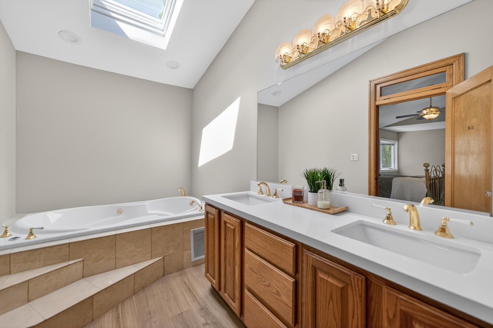 433 S Euclid Avenue, Villa Park, IL 60181