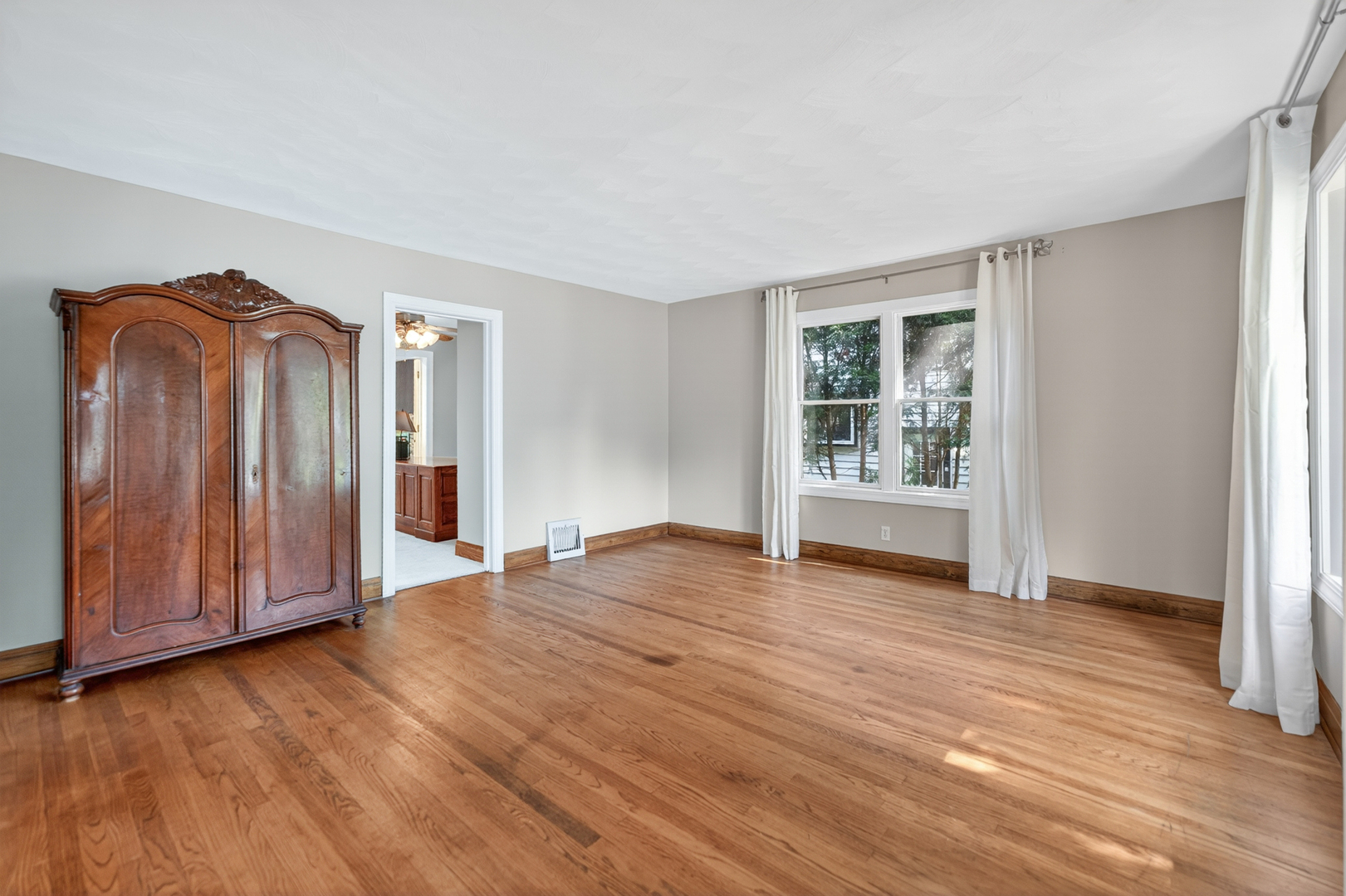 433 S Euclid Avenue, Villa Park, IL 60181
