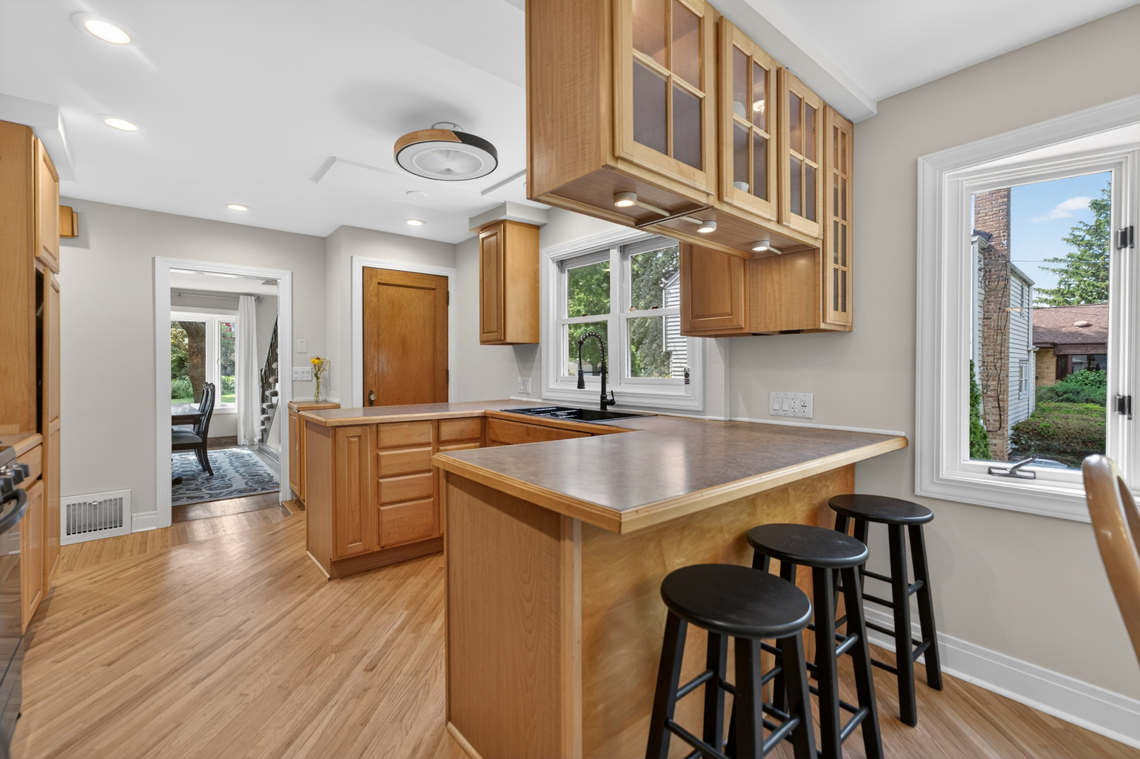 433 S Euclid Avenue, Villa Park, IL 60181