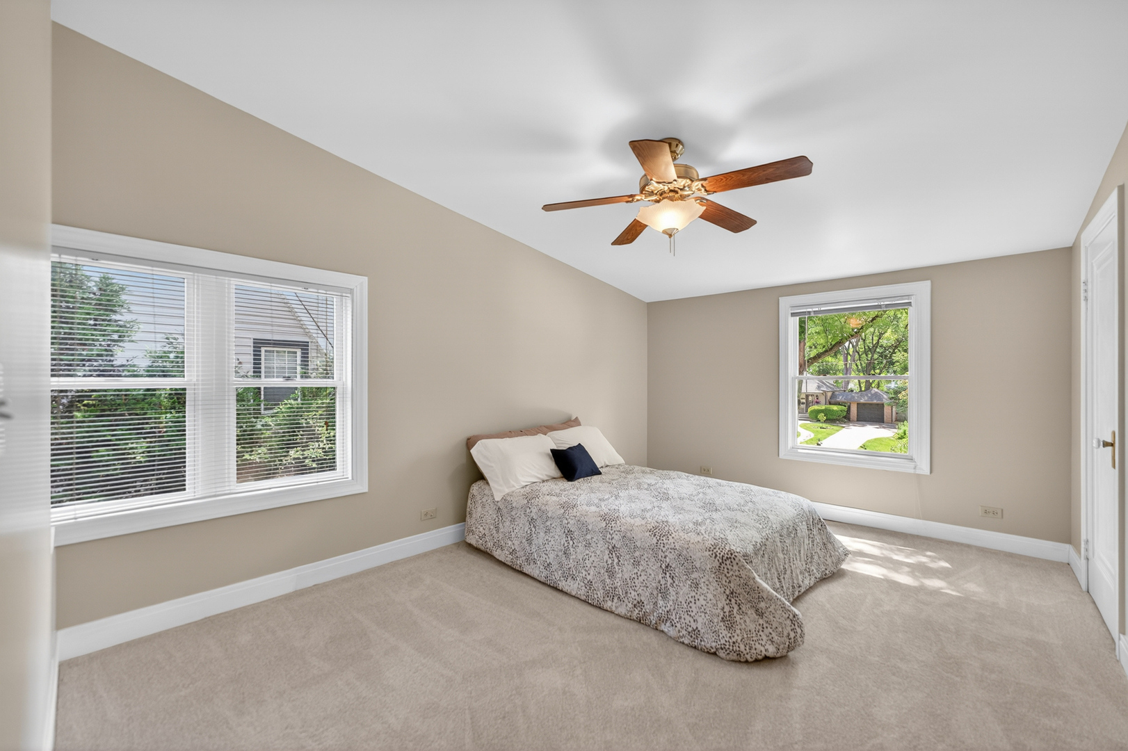 433 S Euclid Avenue, Villa Park, IL 60181