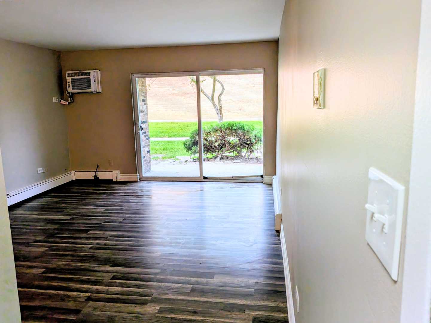 16B E DUNDEE QUARTER Street #102, Palatine, IL 60074
