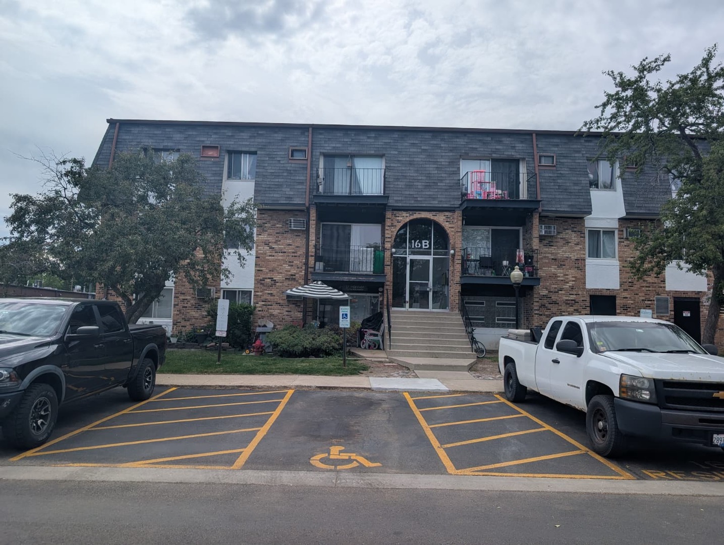 16B E DUNDEE QUARTER Street #102, Palatine, IL 60074
