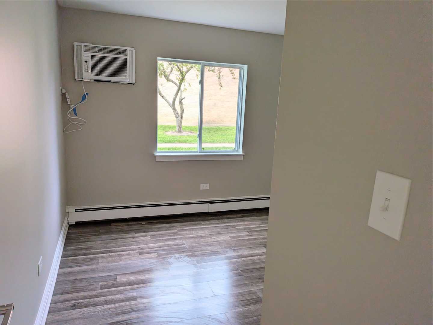 16B E DUNDEE QUARTER Street #102, Palatine, IL 60074