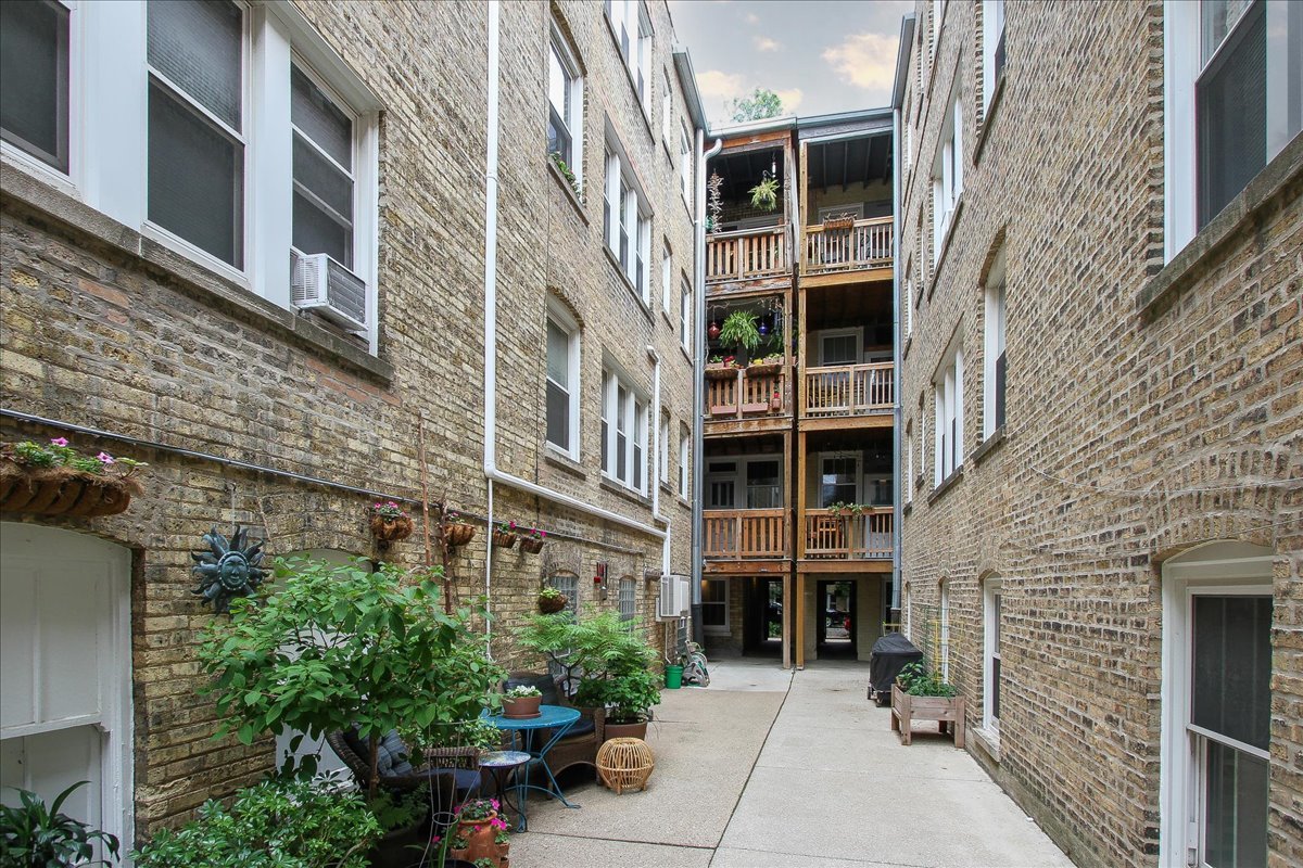 1445 W Elmdale Avenue #1, Chicago, IL 60660
