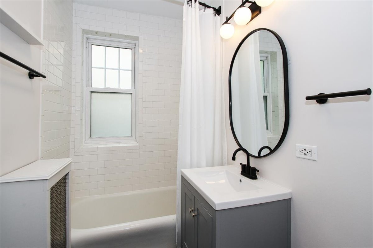 1445 W Elmdale Avenue #1, Chicago, IL 60660