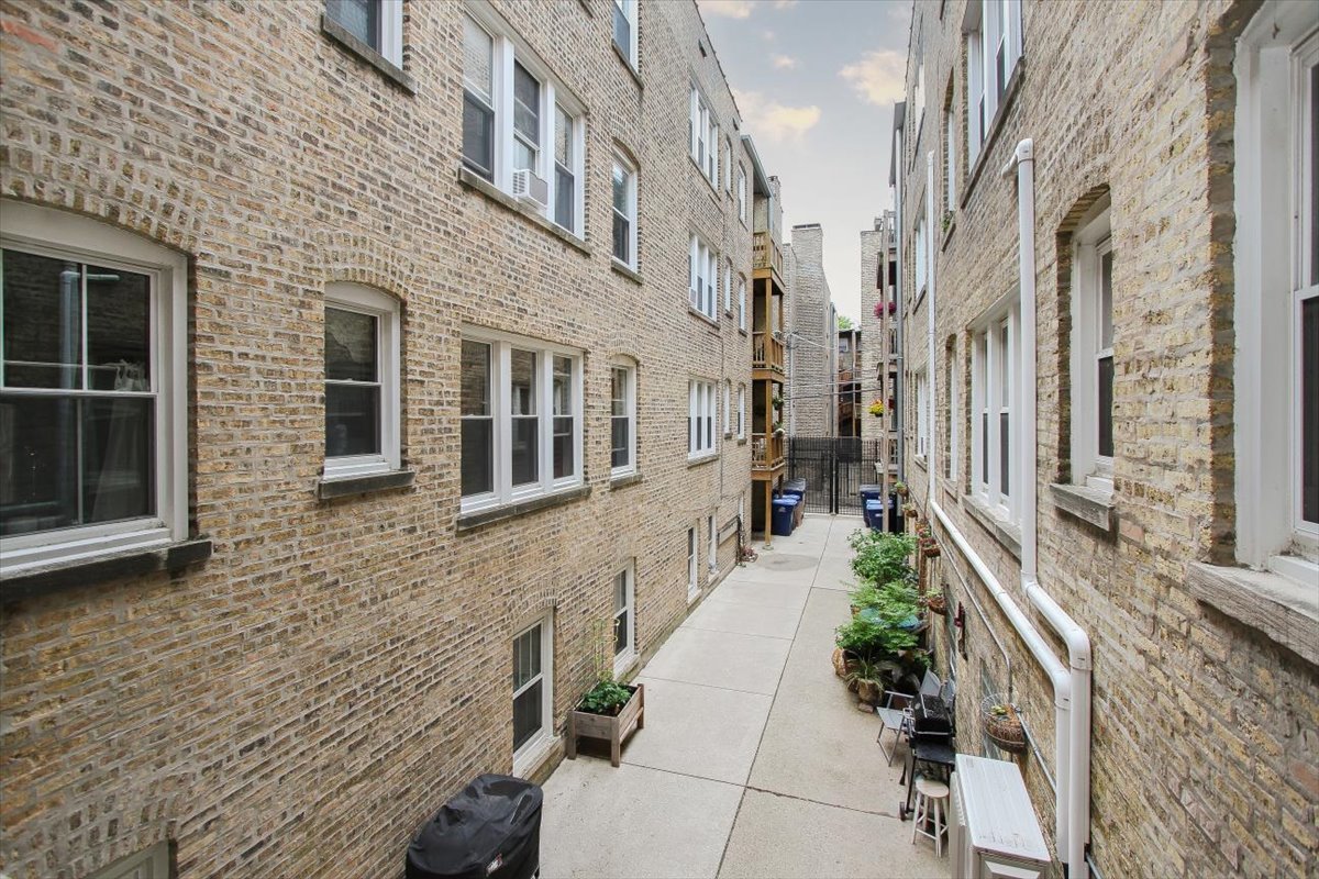 1445 W Elmdale Avenue #1, Chicago, IL 60660