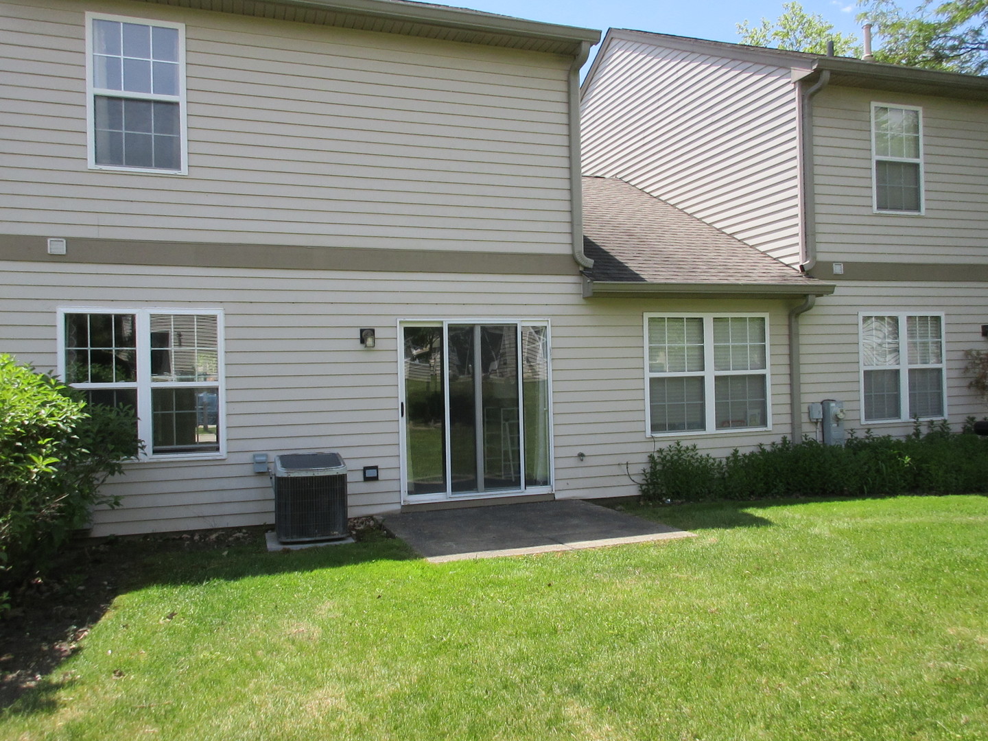 1225 N Village Drive, Round Lake Beach, IL 60073