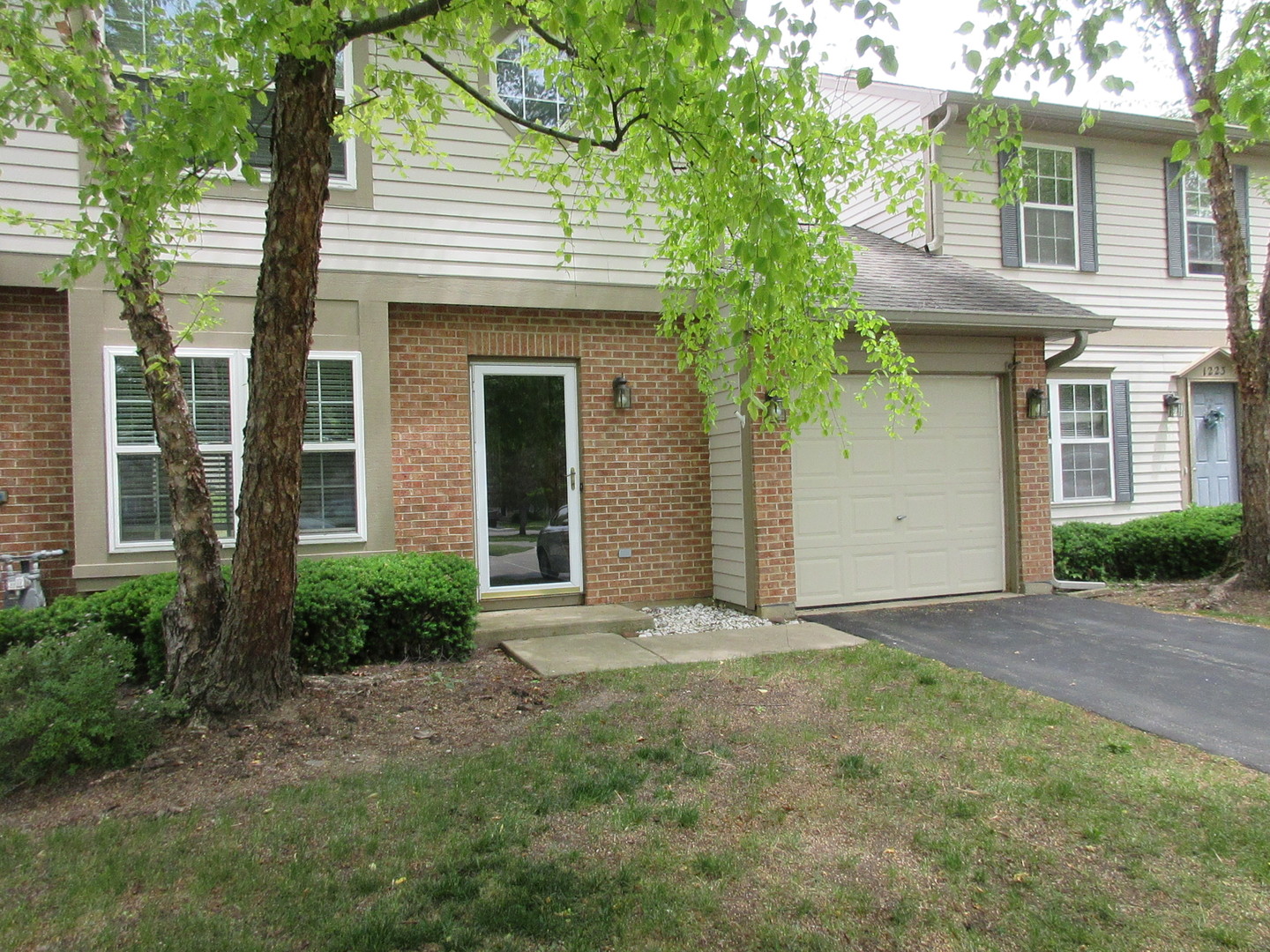 1225 N Village Drive, Round Lake Beach, IL 60073
