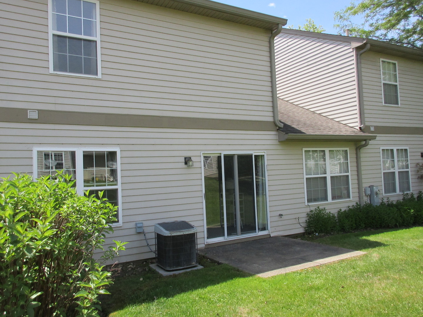 1225 N Village Drive, Round Lake Beach, IL 60073