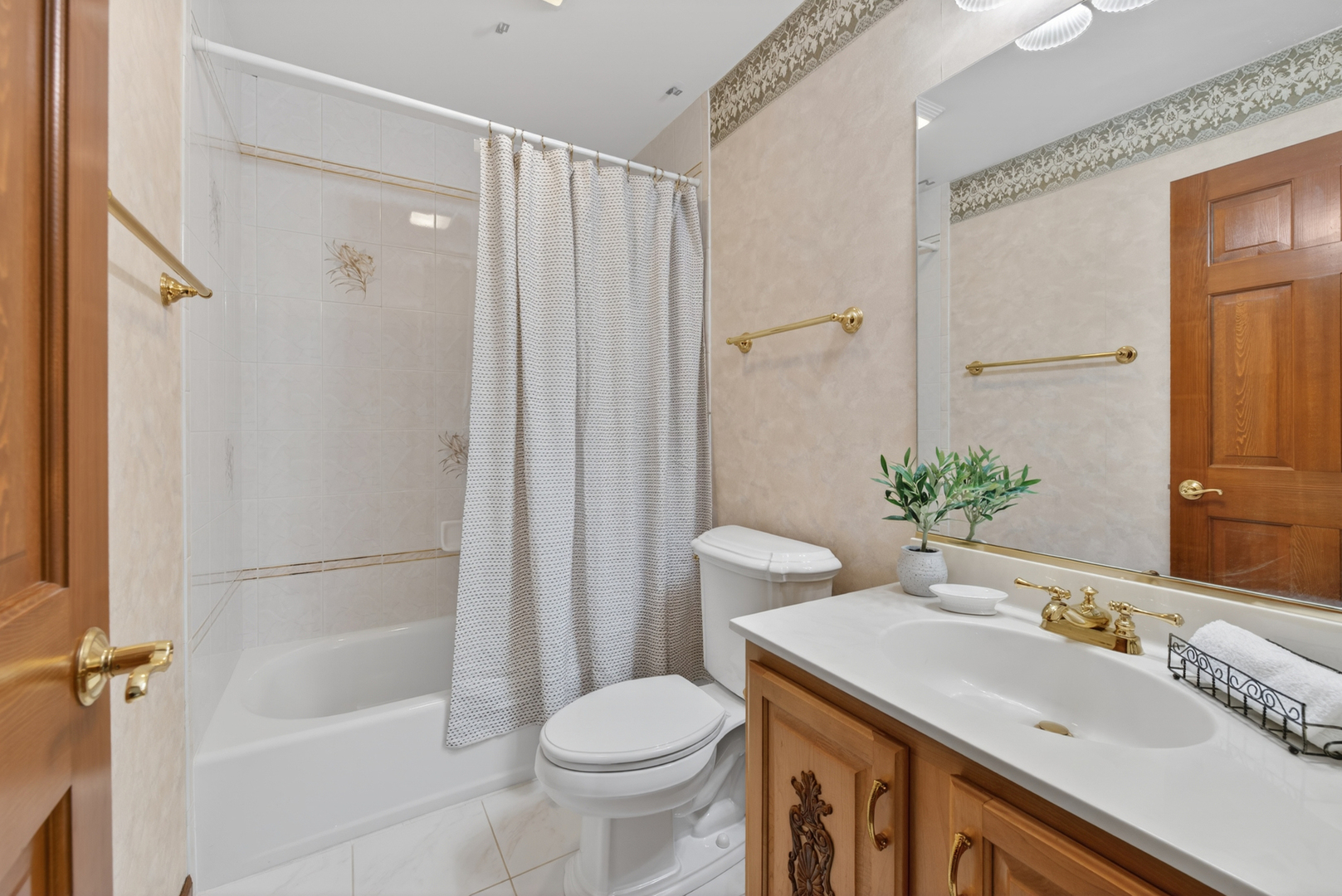1572 Treeline Court, Naperville, IL 60565