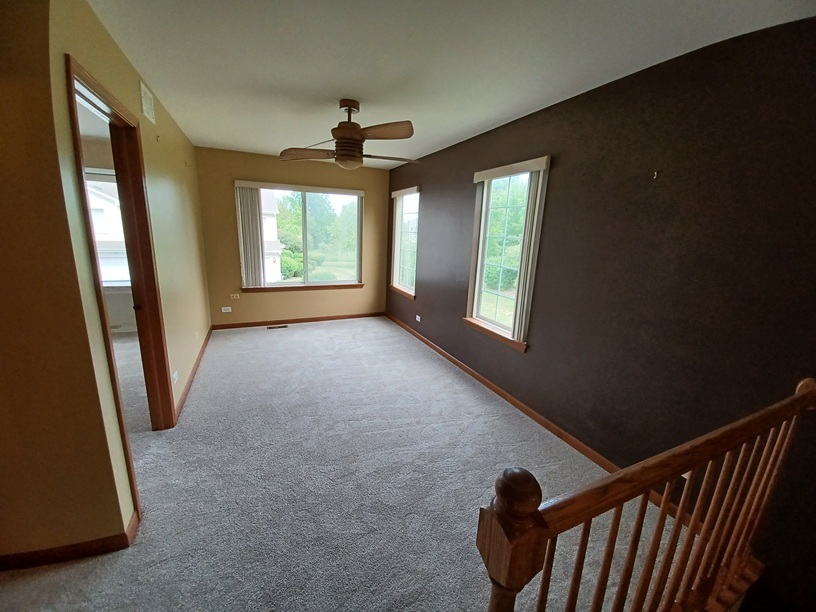 661 Lincoln Station Drive, Oswego, IL 60543