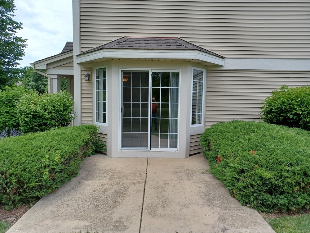661 Lincoln Station Drive, Oswego, IL 60543