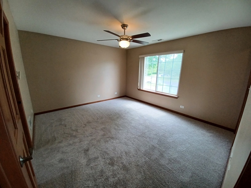 661 Lincoln Station Drive, Oswego, IL 60543
