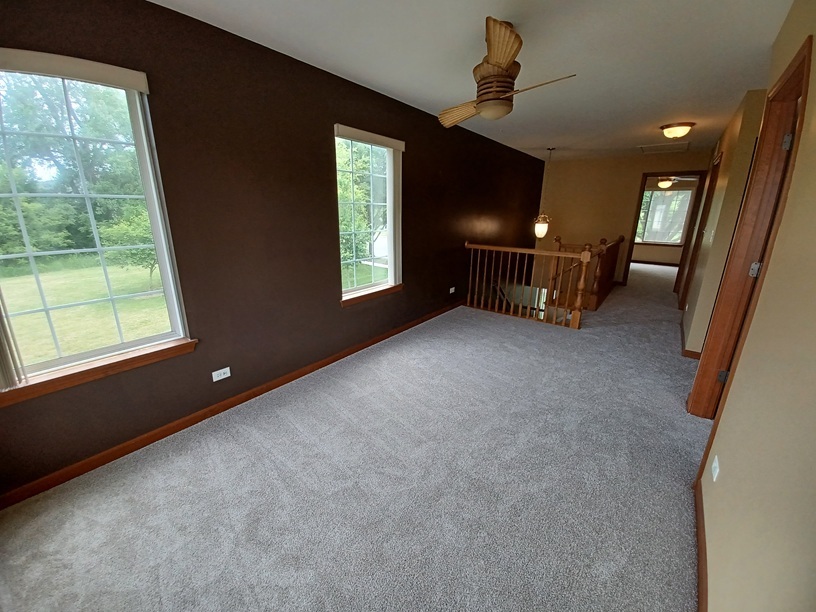 661 Lincoln Station Drive, Oswego, IL 60543