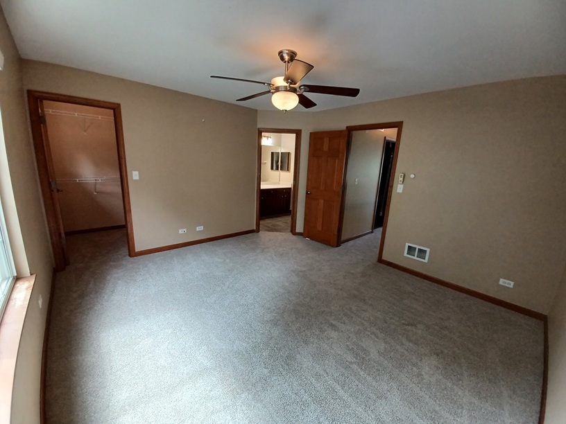 661 Lincoln Station Drive, Oswego, IL 60543