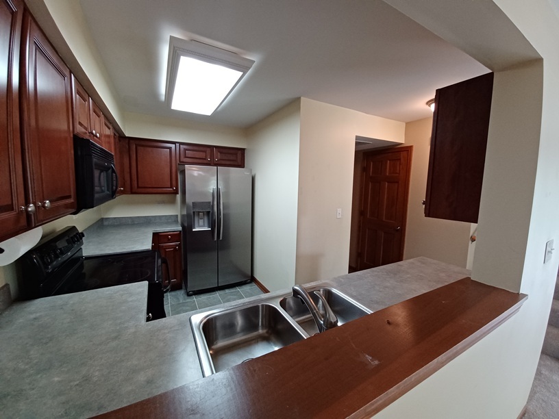 661 Lincoln Station Drive, Oswego, IL 60543