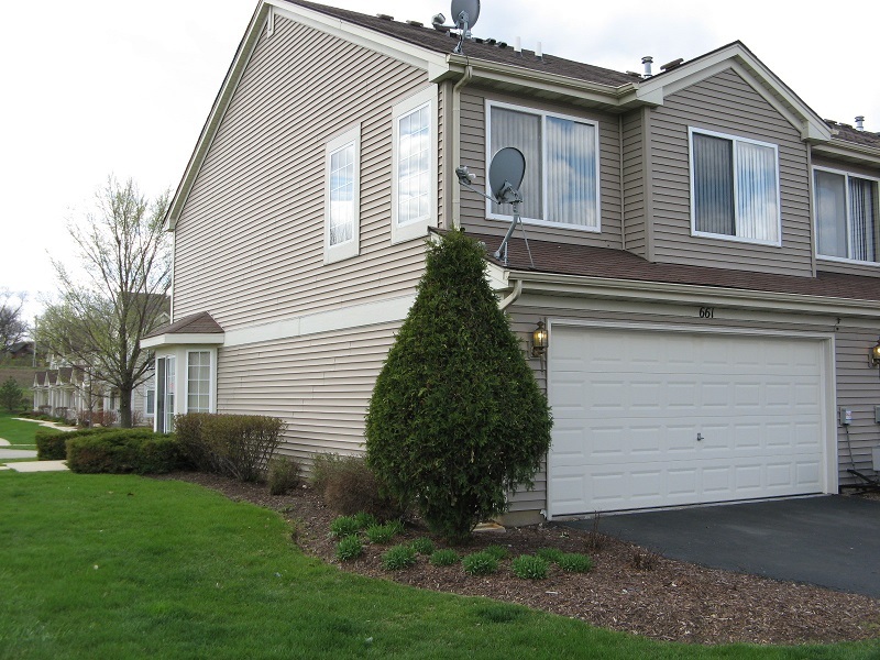 661 Lincoln Station Drive, Oswego, IL 60543