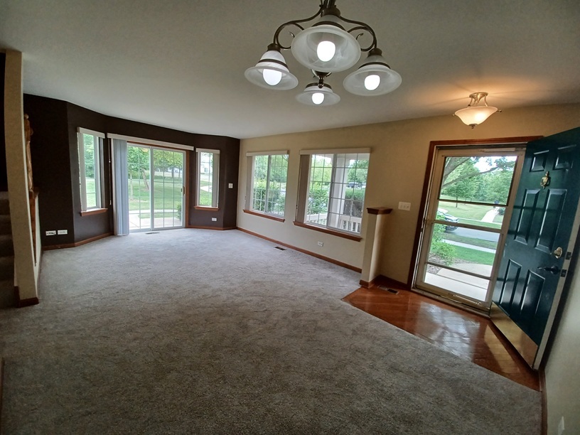 661 Lincoln Station Drive, Oswego, IL 60543