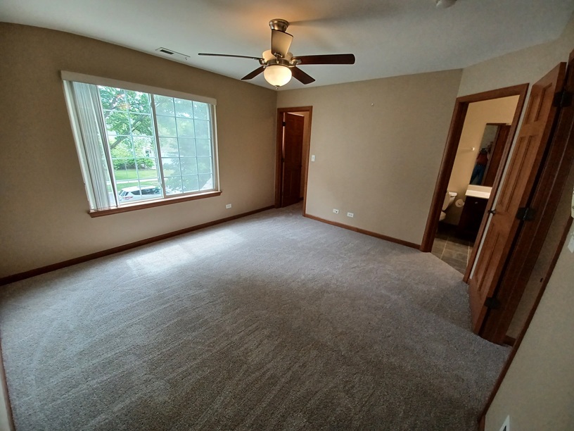 661 Lincoln Station Drive, Oswego, IL 60543