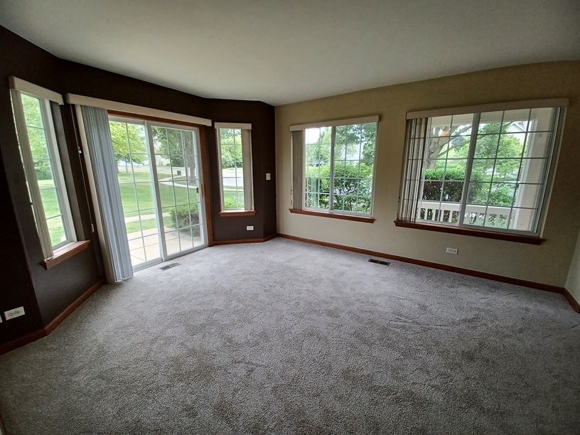 661 Lincoln Station Drive, Oswego, IL 60543