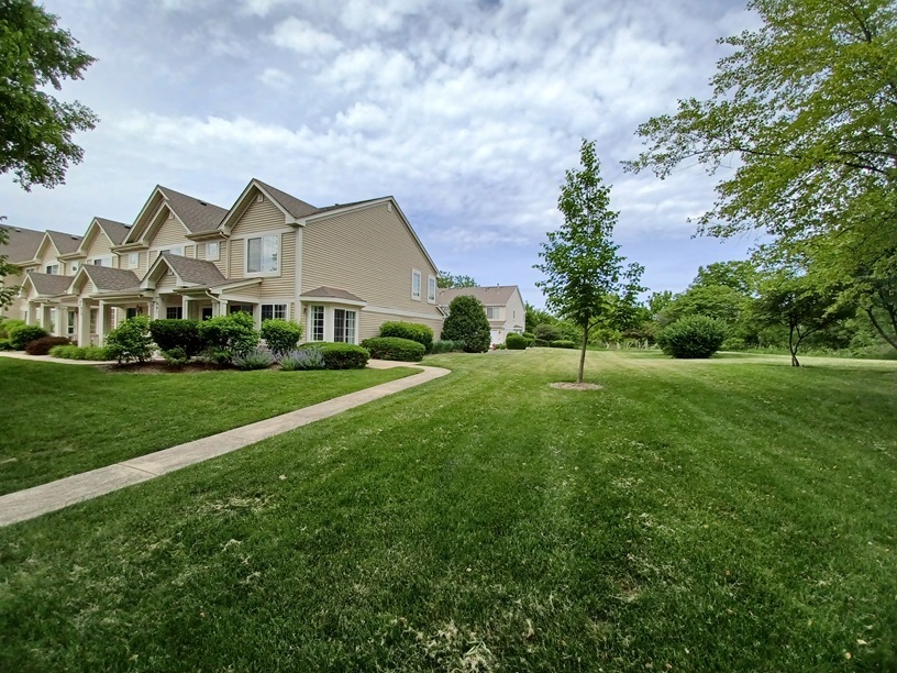 661 Lincoln Station Drive, Oswego, IL 60543