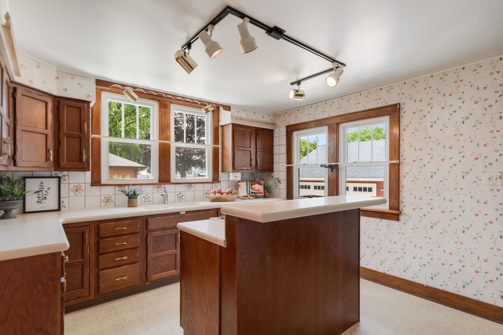 285 Chestnut Street, Antioch, IL 60002
