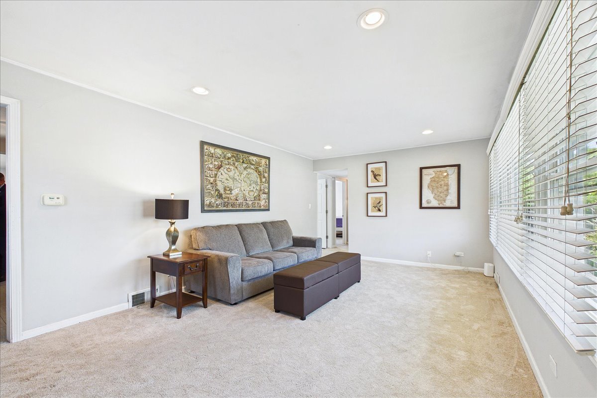 52 S Midland Avenue, Mundelein, IL 60060