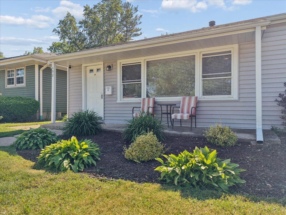 52 S Midland Avenue, Mundelein, IL 60060