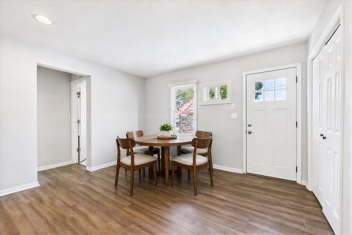52 S Midland Avenue, Mundelein, IL 60060