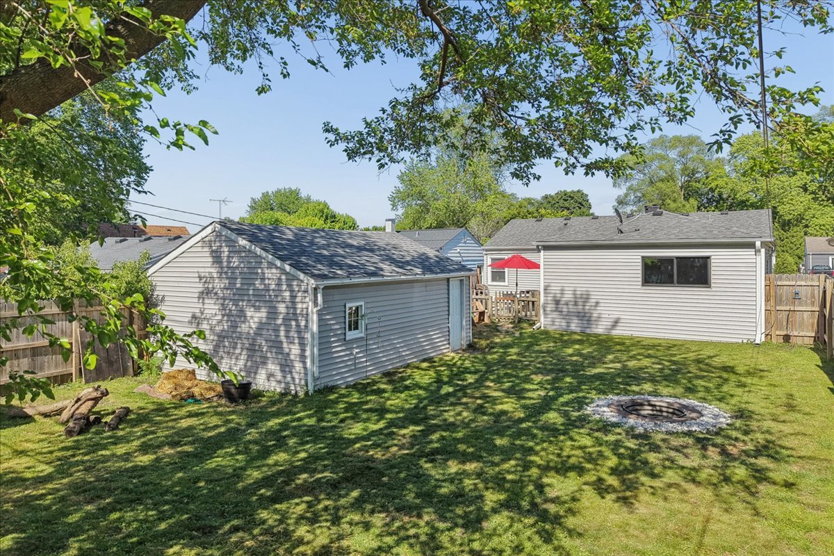 52 S Midland Avenue, Mundelein, IL 60060