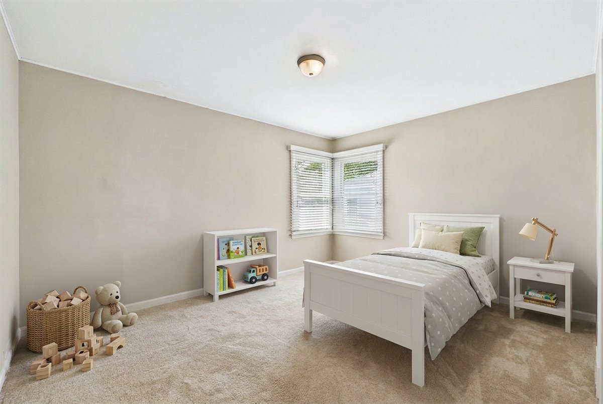 52 S Midland Avenue, Mundelein, IL 60060