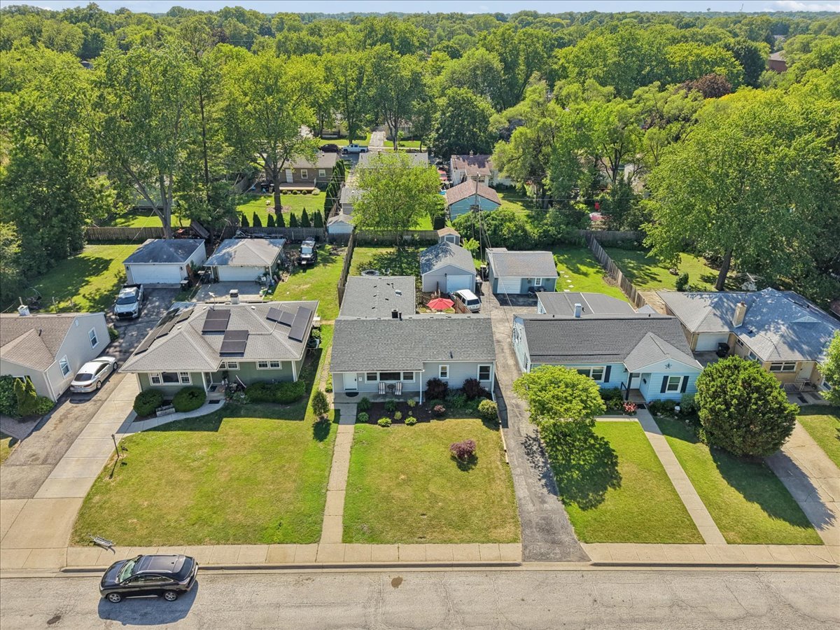 52 S Midland Avenue, Mundelein, IL 60060