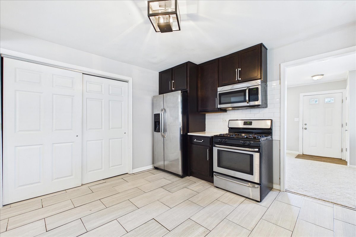 52 S Midland Avenue, Mundelein, IL 60060