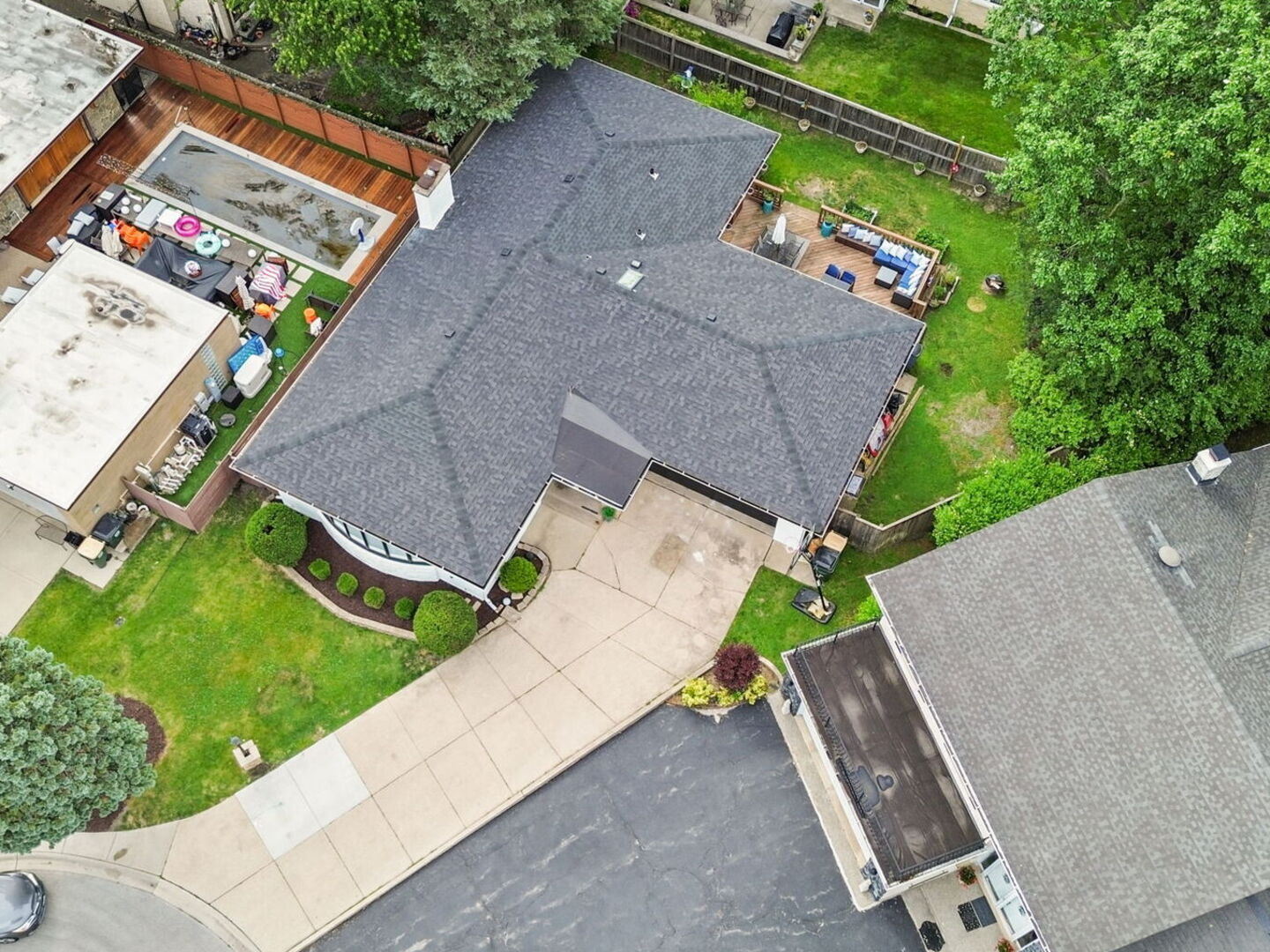6913 N Concord Lane, Niles, IL 60714