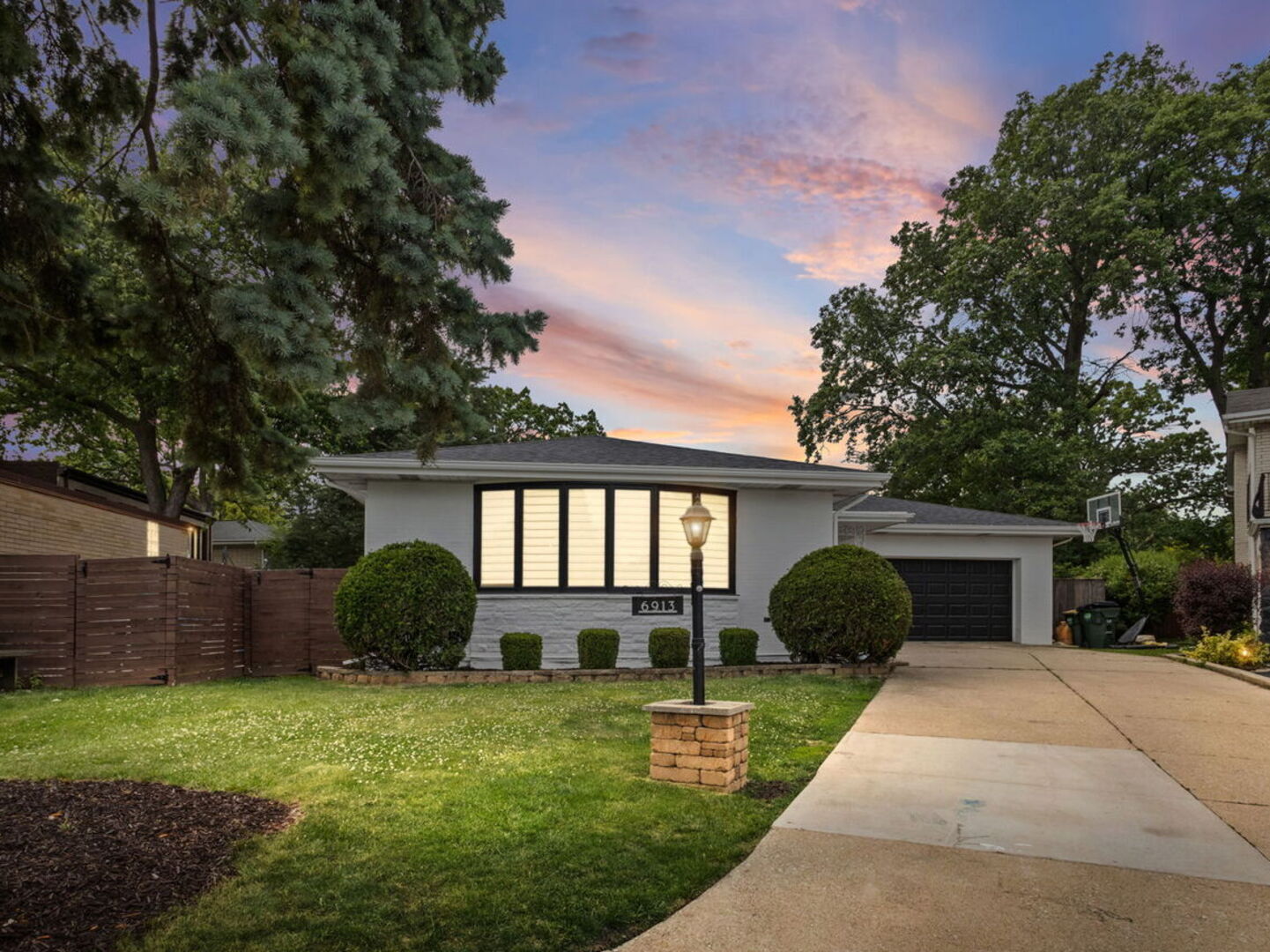6913 N Concord Lane, Niles, IL 60714