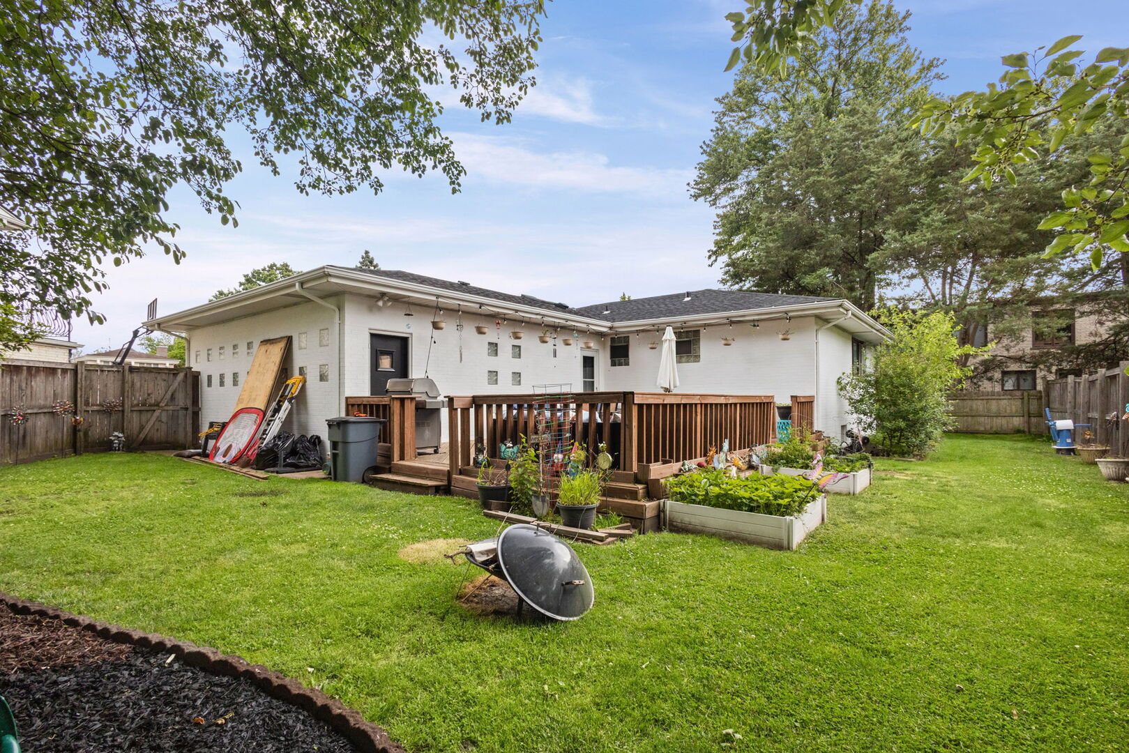 6913 N Concord Lane, Niles, IL 60714