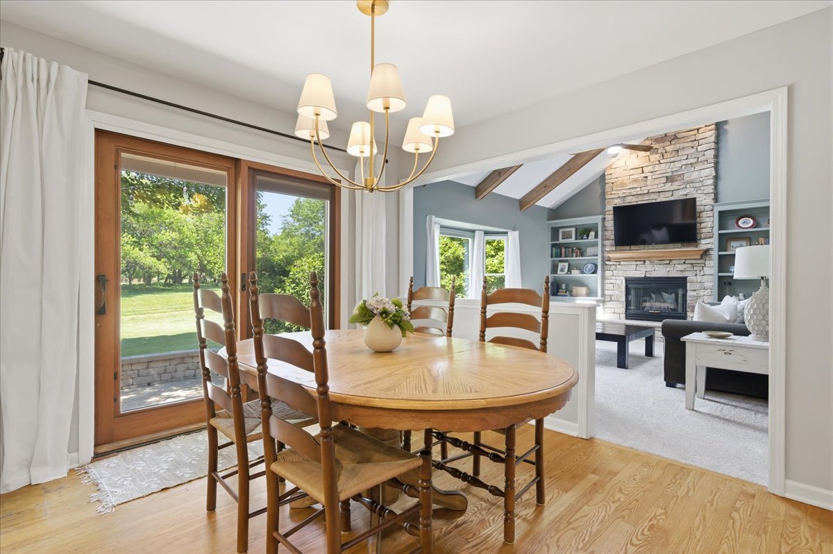 221 Breckenridge Drive, Aurora, IL 60504