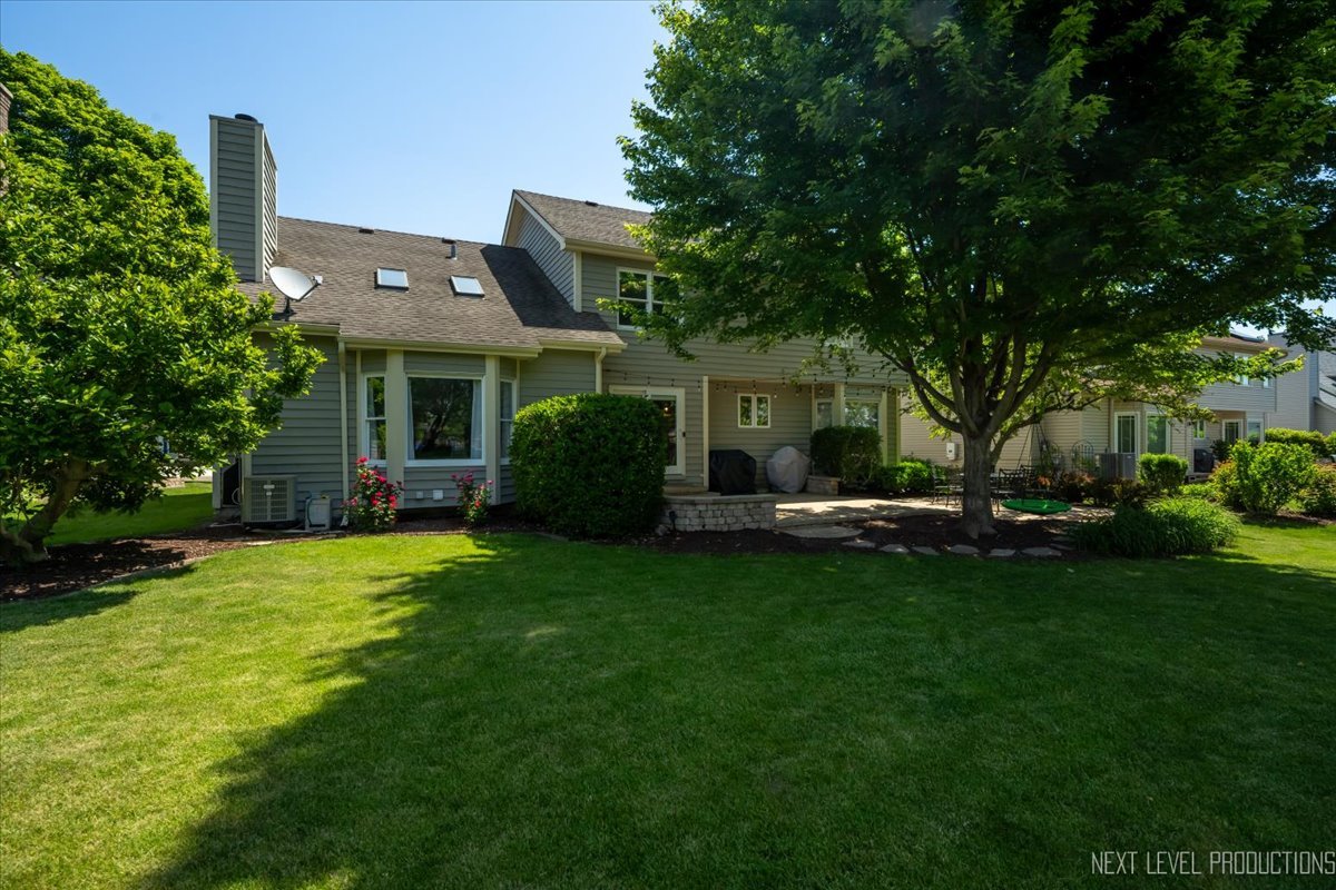 221 Breckenridge Drive, Aurora, IL 60504