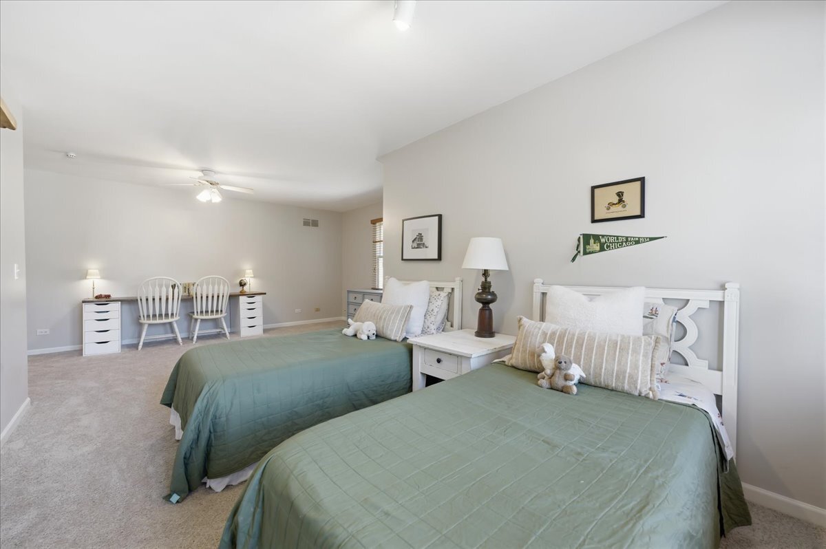 221 Breckenridge Drive, Aurora, IL 60504