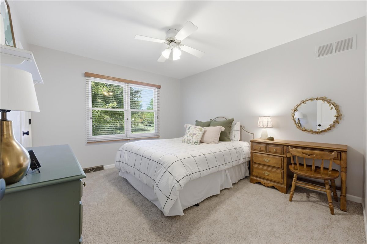 221 Breckenridge Drive, Aurora, IL 60504