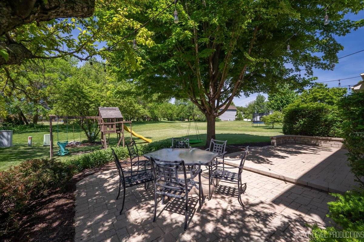 221 Breckenridge Drive, Aurora, IL 60504