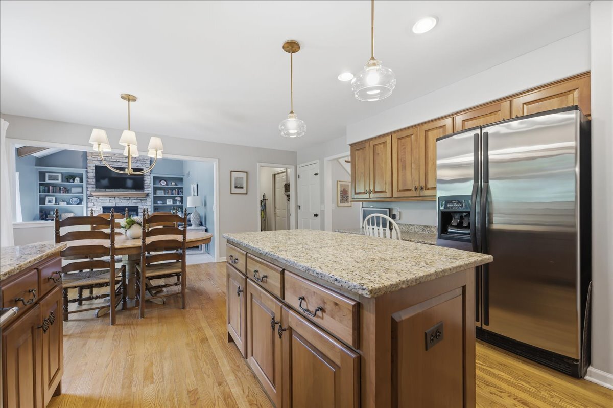 221 Breckenridge Drive, Aurora, IL 60504