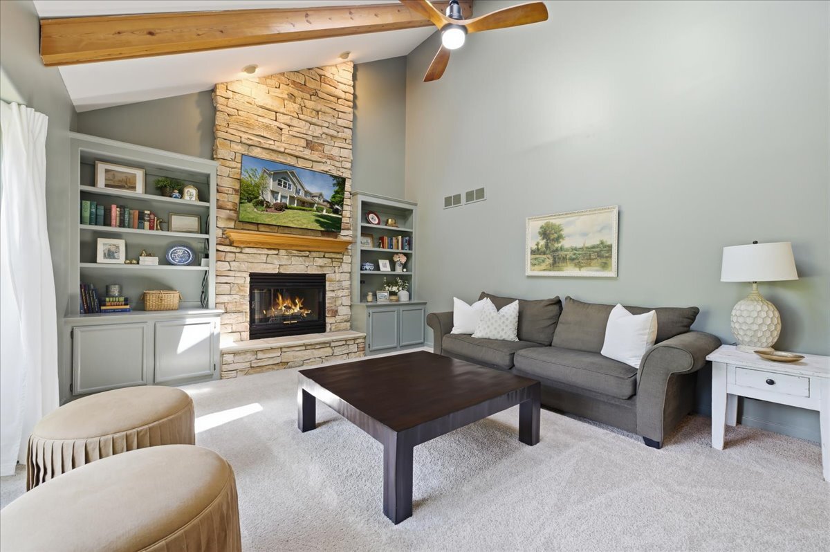 221 Breckenridge Drive, Aurora, IL 60504