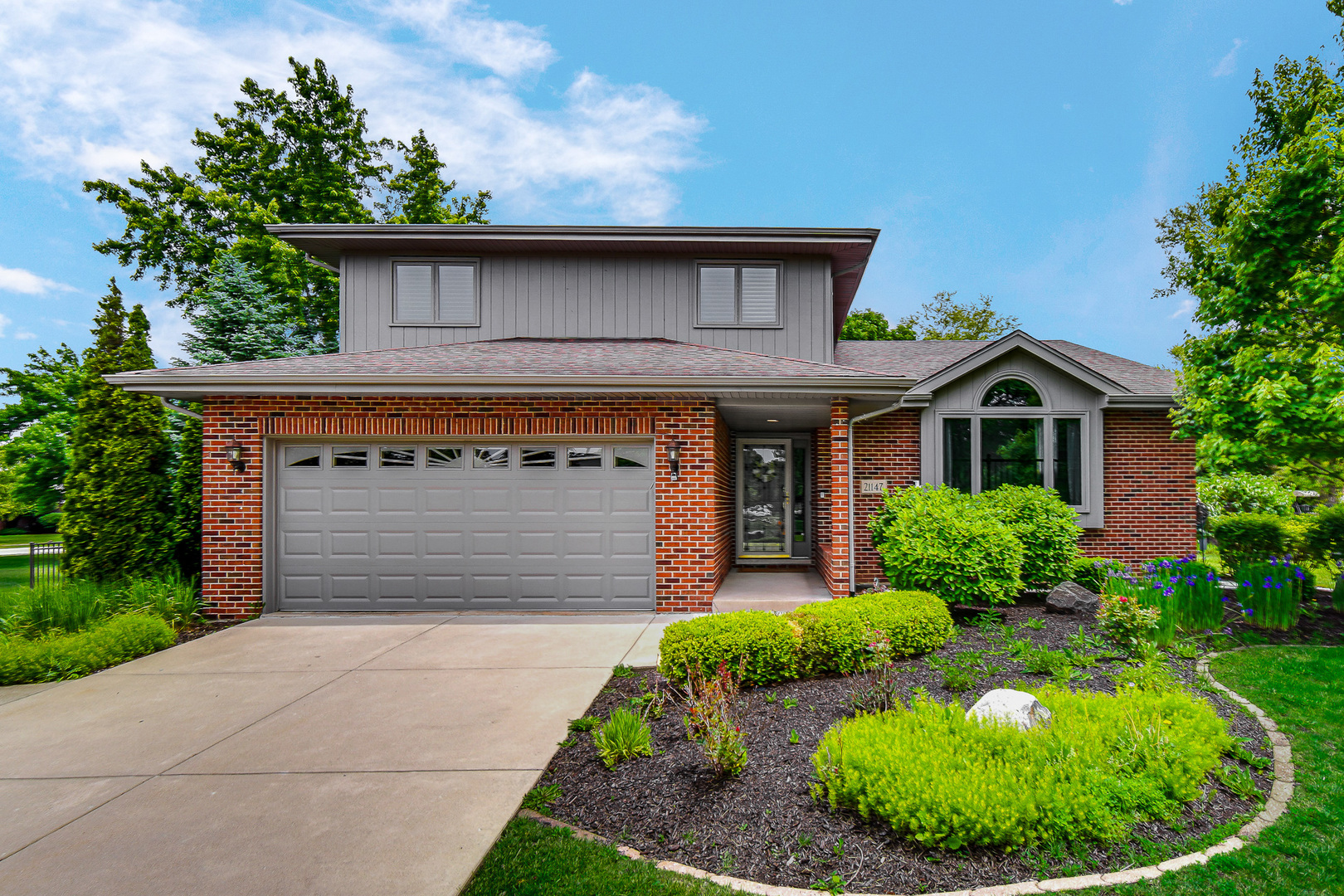 21147 Hunter Woods Drive, Frankfort, IL 60423